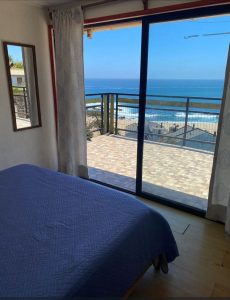 DORMITORIO CON VISTA AL MAR